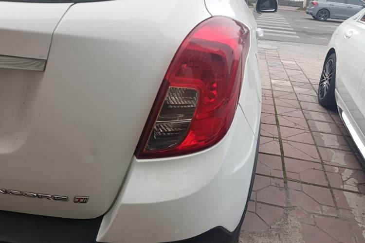 Used Buick Encore 2015 1.4T Automatic Two-Wheel Drive Urban Elite Version
