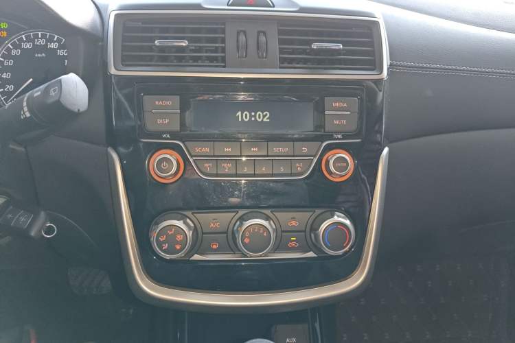 Used Nissan Tiida 2016 1.6L CVT Cool Dynamic Edition