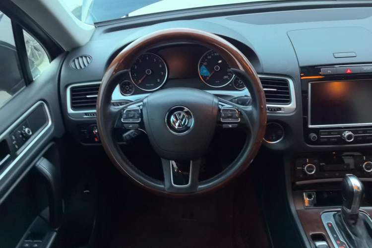 Used Volkswagen Touareg 2011 3.0 TSI Comfort Version
