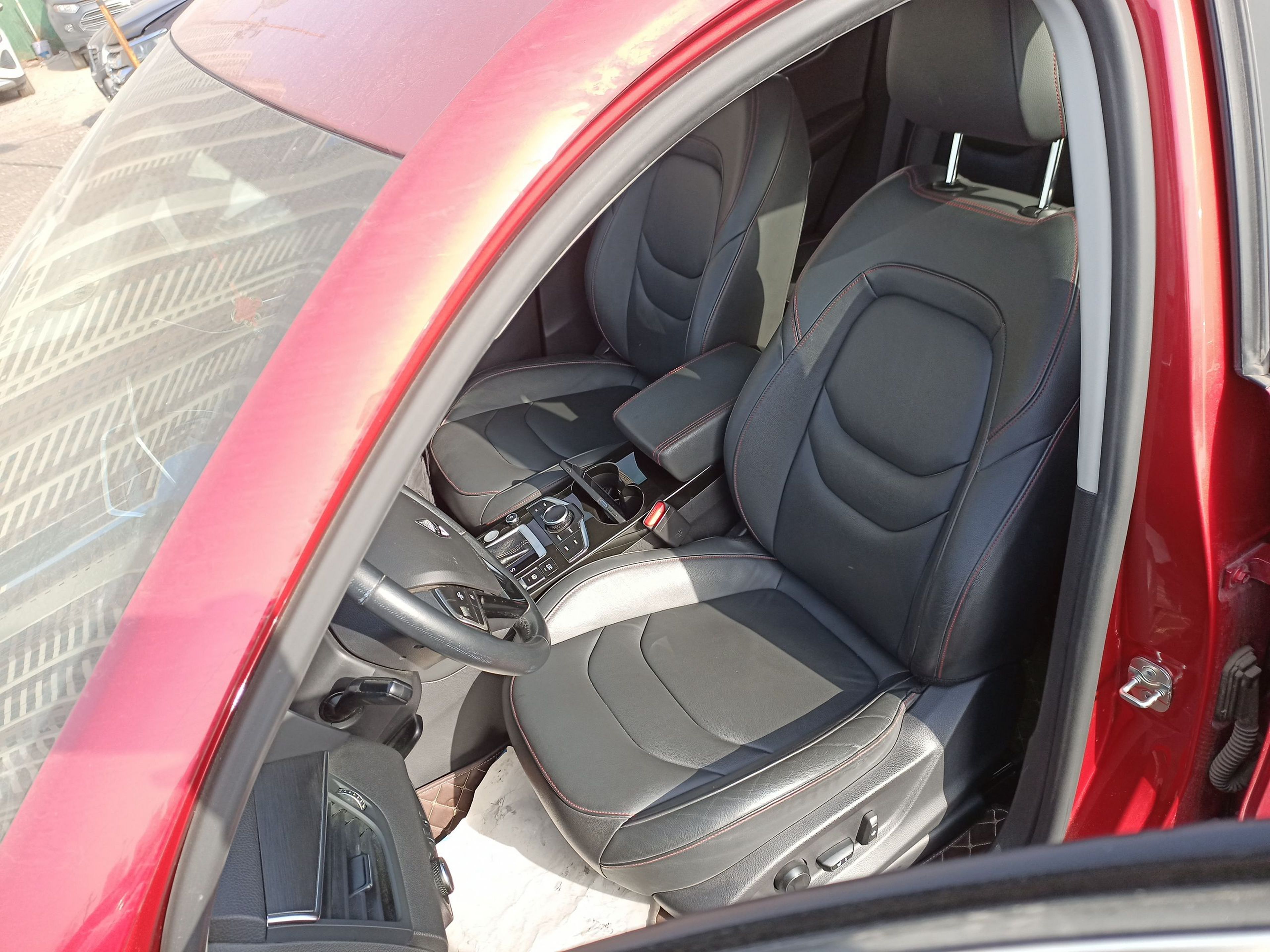 Переднее сиденье в автомобиле