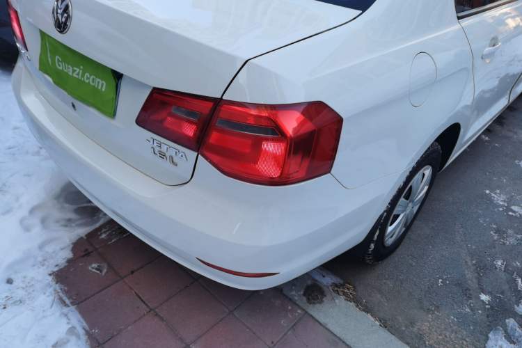 Used Volkswagen Jetta 2015 1.6L Manual Fashion Edition
