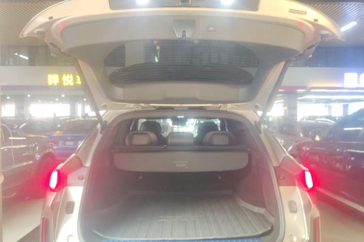 Used Lynk & Co 08 EM-P 2023 220km All-Wheel-Drive Performance Halo
