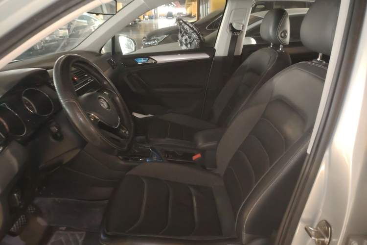 Used Volkswagen Tiguan L 2019 Updated Version 330TSI Automatic Two-Wheel Drive Panoramic Comfort Edition China VI Standard
