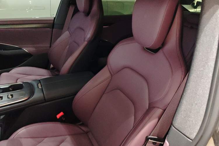 Used  SU7 2024 Rear-Drive Standard Founder Edition
