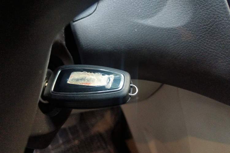 Used Ford Focus 2012 Sedan 1.6L Automatic Fashion Edition
