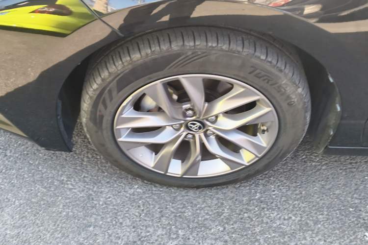 Used Toyota Avalon 2019 Dual-Engine 2.5L Luxury Edition China VI Standard