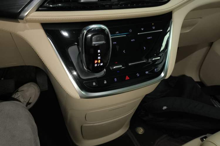 Used Buick GL8 2023 ES Lu Zun Deluxe and Yue Edition