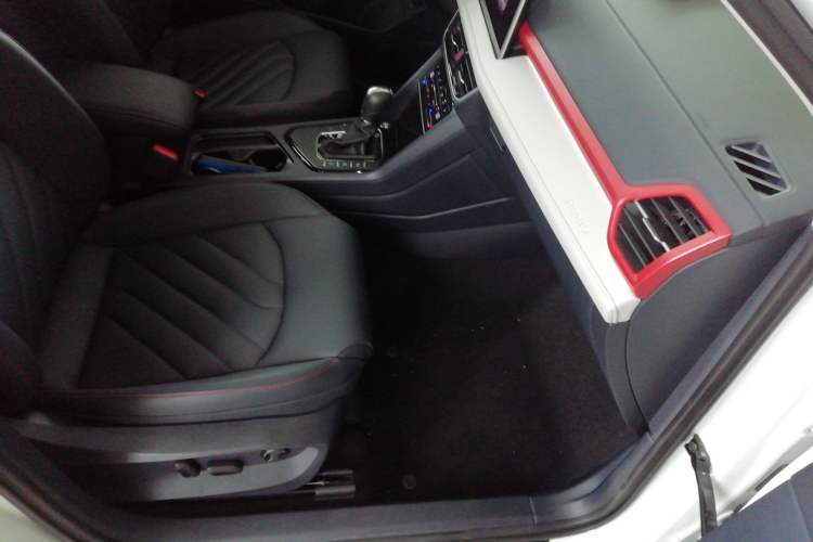 Used Volkswagen Tharu 2023 300TSI Two-Wheel-Drive Moon Luxury Edition
