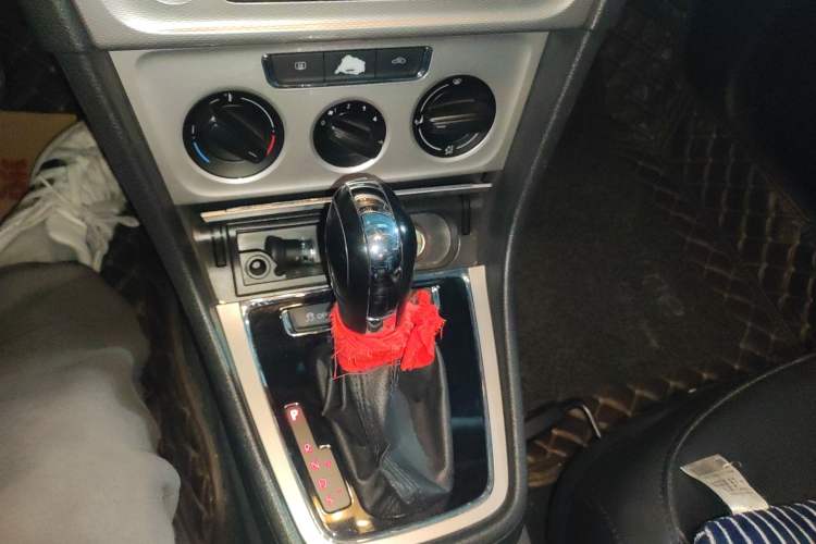 Used Volkswagen Gran Lavida 2013 1.6L Automatic Comfort Model
