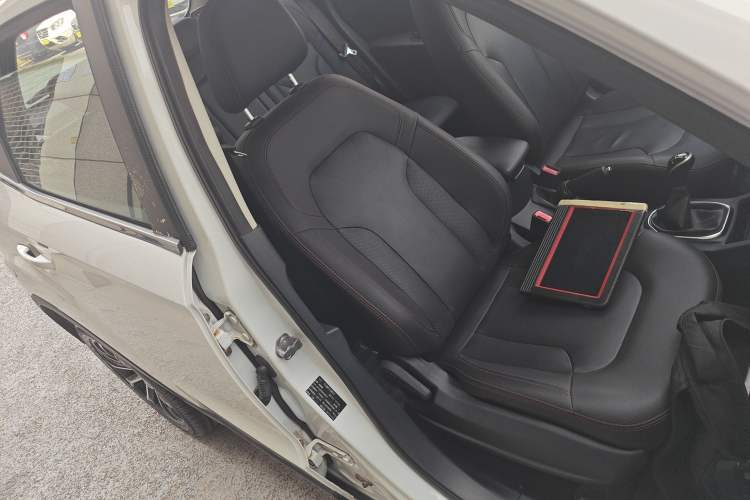 Used FAW Senya R7 2017 1.6L Manual Luxury Model
