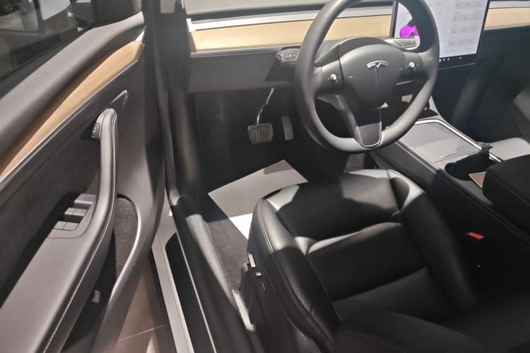 Used Tesla Model Y 2022 Rear-Wheel-Drive Version
