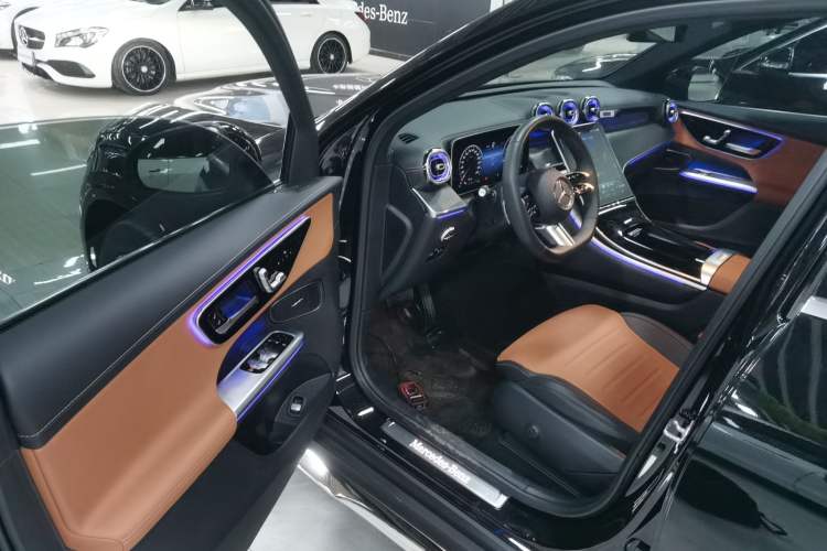 Used Mercedes-Benz GLC 2023 GLC 260 L 4MATIC Luxury Model 5 Seats
