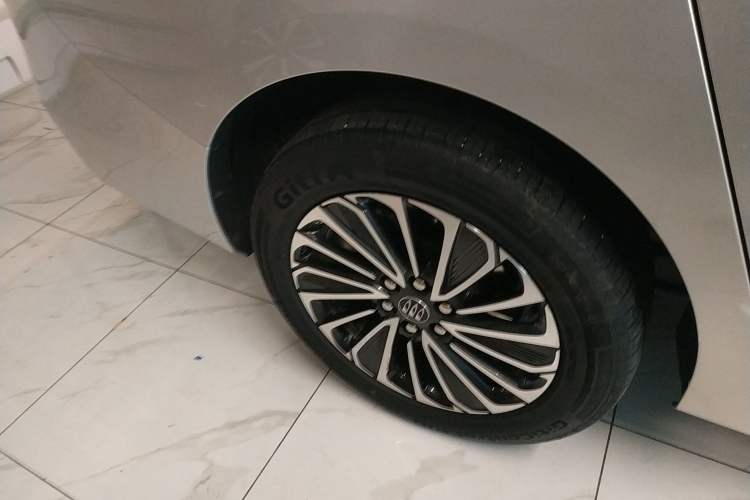 Used Buick GL8 New Energy 2025 Lushang First-Drive Edition 7-Seater
