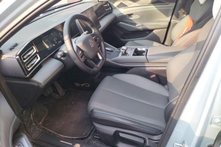 Used BYD Qin L 2025 DM-i Smart Drive 80KM Leading Model