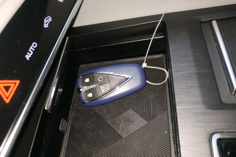 Used Changan CS75 PLUS 2024 3rd Generation Champion Edition 1.5T Intelligent Drive Dynamic Model
