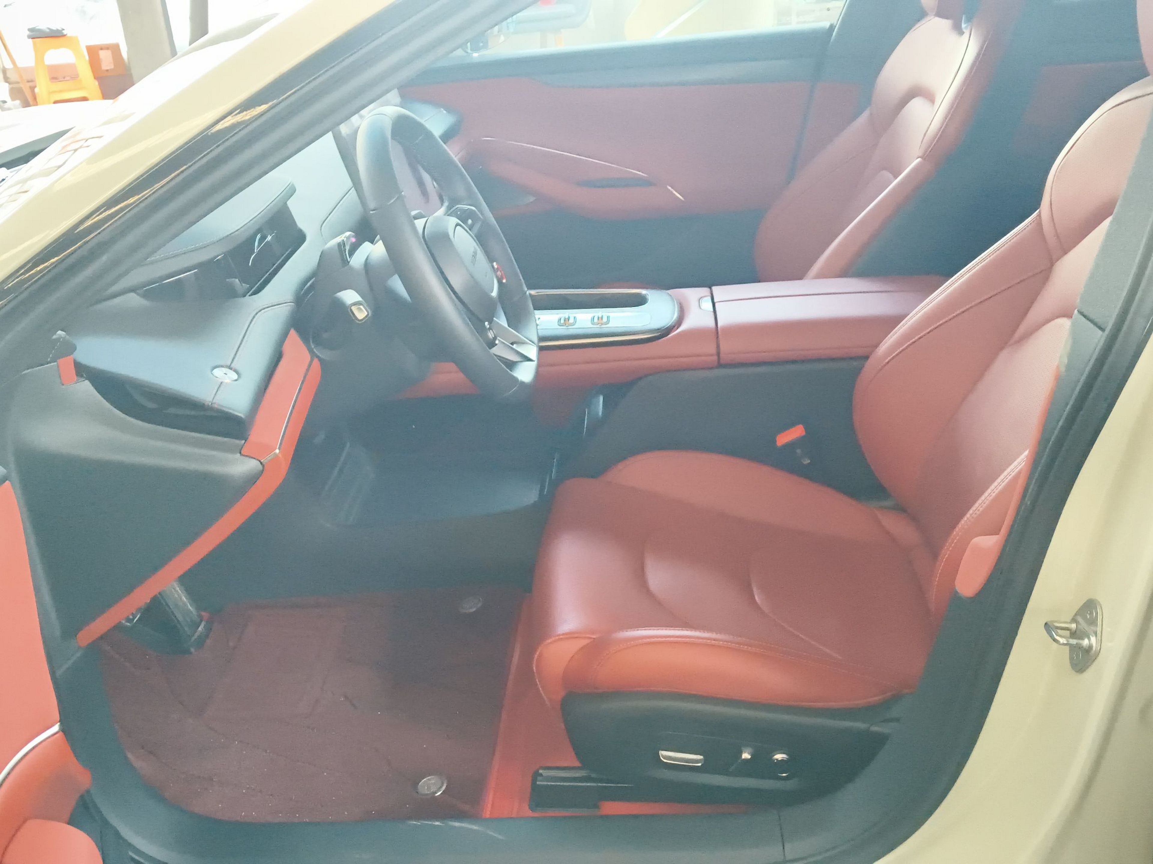 Переднее сиденье в автомобиле