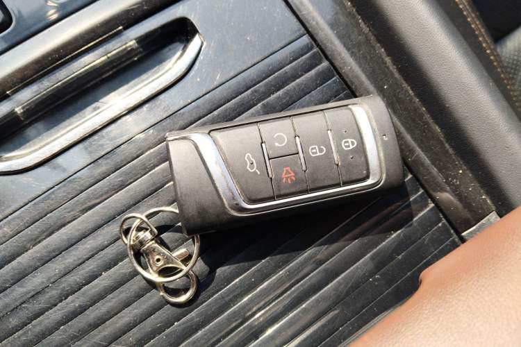 Used GAC Trumpchi GS8 2017 320T Two-Wheel Drive Luxury Smart Connectivity Version (7 Seats)
