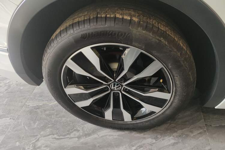 Used Volkswagen Tiguan L 2024 Outstanding Model 330TSI Automatic Two-Wheel Drive R-Line Dragon Glory Edition
