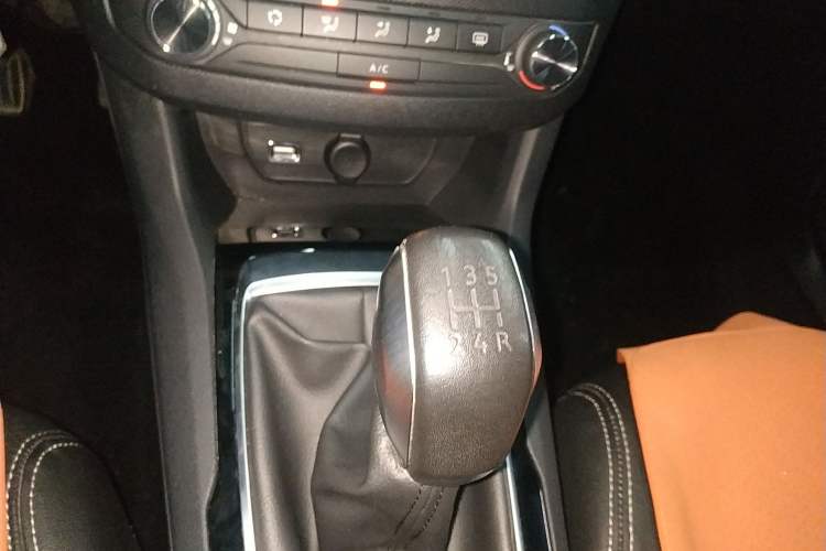 Used Peugeot 408 2018 Revised Version 1.8L Manual Leading Edition
