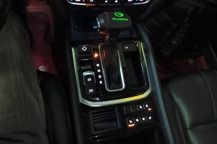 Used GAC Trumpchi GS8 2017 320T Two-Wheel Drive Luxury Smart Connectivity Version (7 Seats)