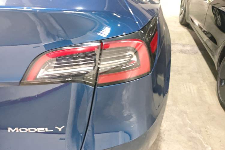 Used Tesla Model Y 2021 Long-Range All-Wheel-Drive Version 3D7
