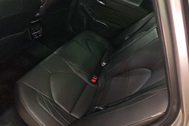 Used Toyota Avalon 2019 Dual-Engine 2.5L XLE Prestige Version China VI Standard