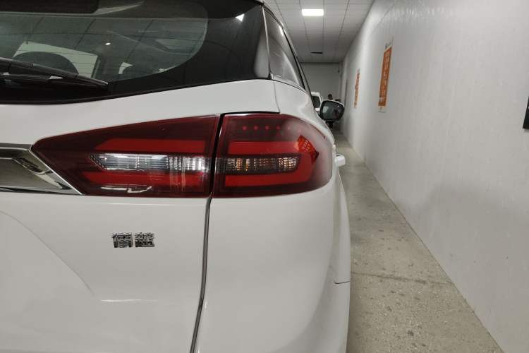 Used Geely Auto Emgrand X7 Sport 2018 1.8TD Automatic Two-Wheel Drive Smart 4G Connected Version