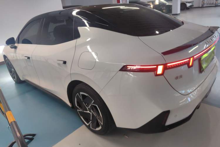 Used Lynk & Co 07 2024 EM-P 126 Long-Range Halo
