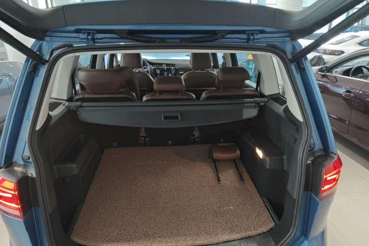 Used Volkswagen Touran 2016 Volkswagen Touran L 330TSI DSG Luxury Edition