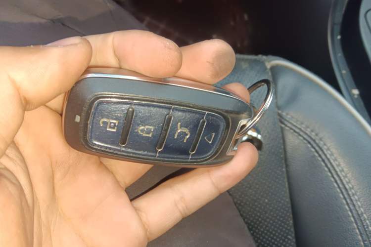 Used Hyundai Santa Fe 2017 2.0T Automatic Two-Wheel Drive Smart Version 7 Seats