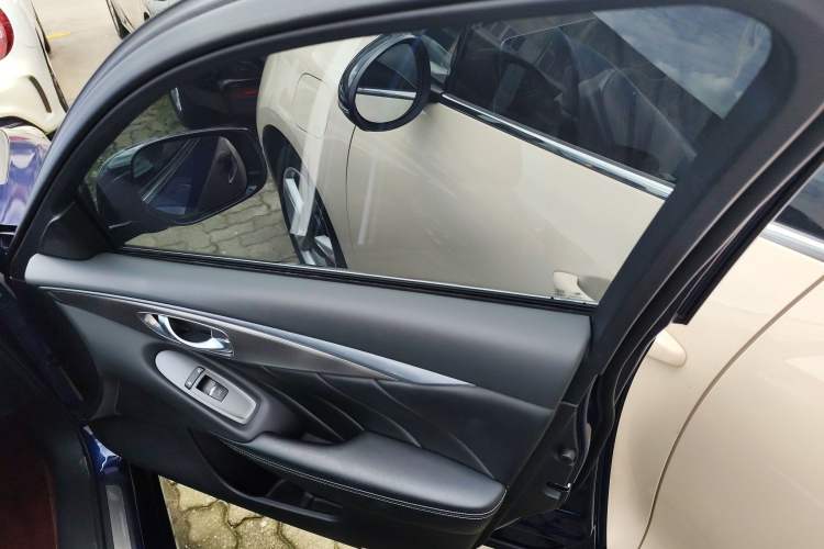 Used Infiniti Q50L 2018 2.0T Enjoyment Version China VI Standard
