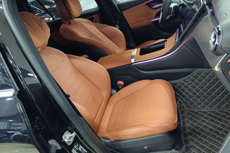 Used Mercedes-Benz GLC 2024 Facelifted GLC 260 L 4MATIC Luxury Version 5 Seats
