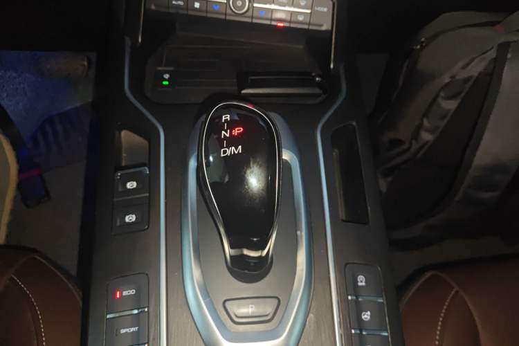 Used Wey VV6 2021 2.0T Two-Wheel Drive Smart Plus
