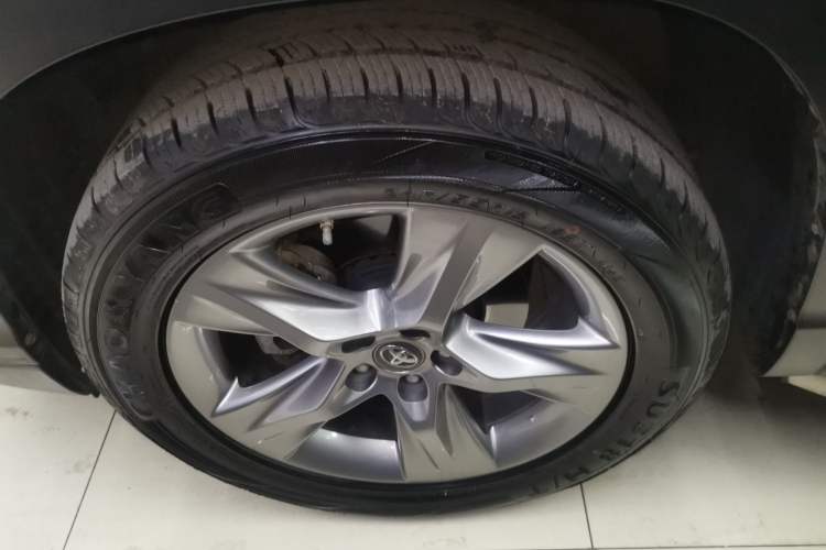 Used Toyota Highlander 2018 2.0T Four-Wheel Drive Luxury Version 7 Seats China VI Standard
