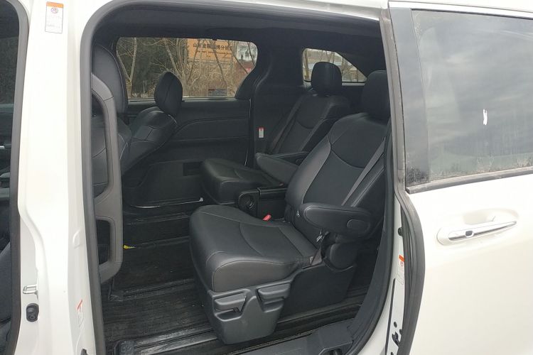 Used Toyota Granvia 2024 2.5L Hybrid Luxury Edition