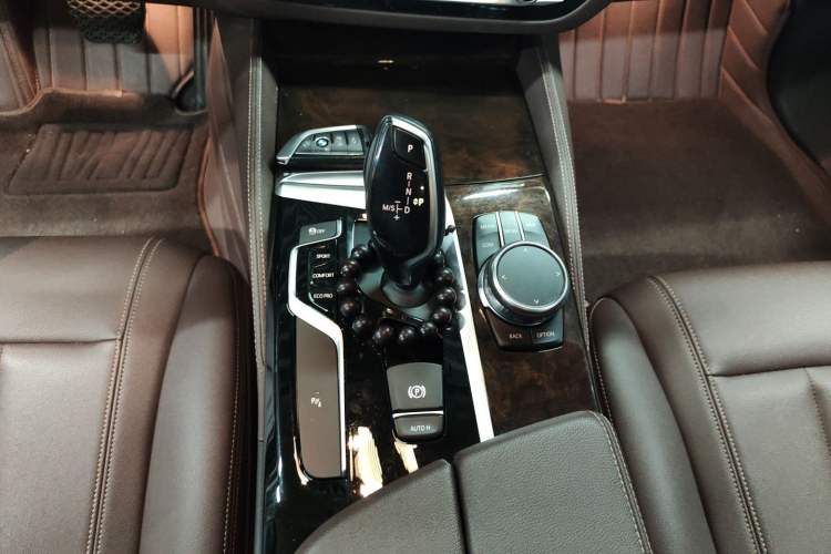 Used BMW 5 Series 2018 525Li Luxury Package
