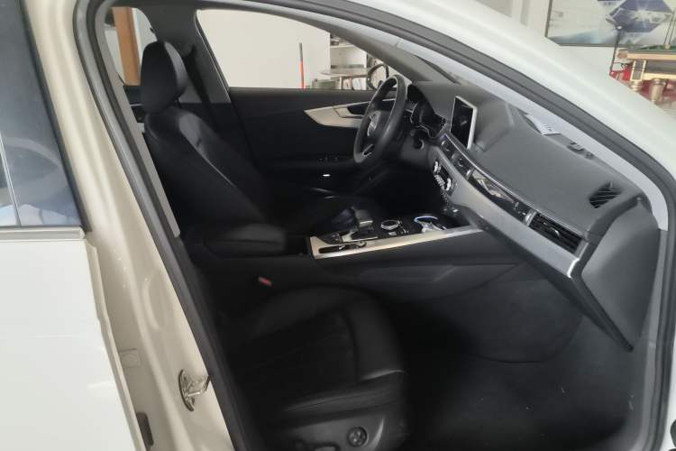 Used Audi A4L 2019 40 TFSI Fashion Version China V