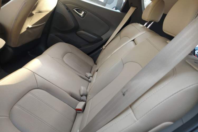 Used Hyundai ix35 2013 2.0L Automatic Two-Wheel Drive Smart GLS China IV Standard