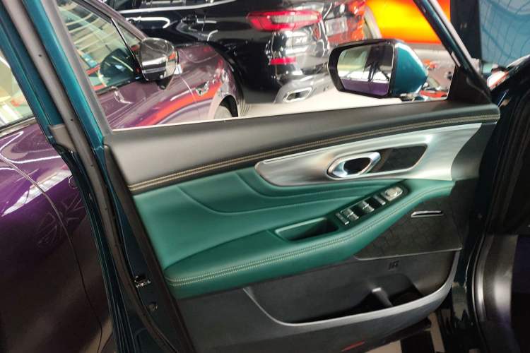 Used GAC Trumpchi GS8 2022 Linghang Series 2.0 TGDI Two-Wheel-Drive Luxury Smart Connectivity Version (7 Seats)
