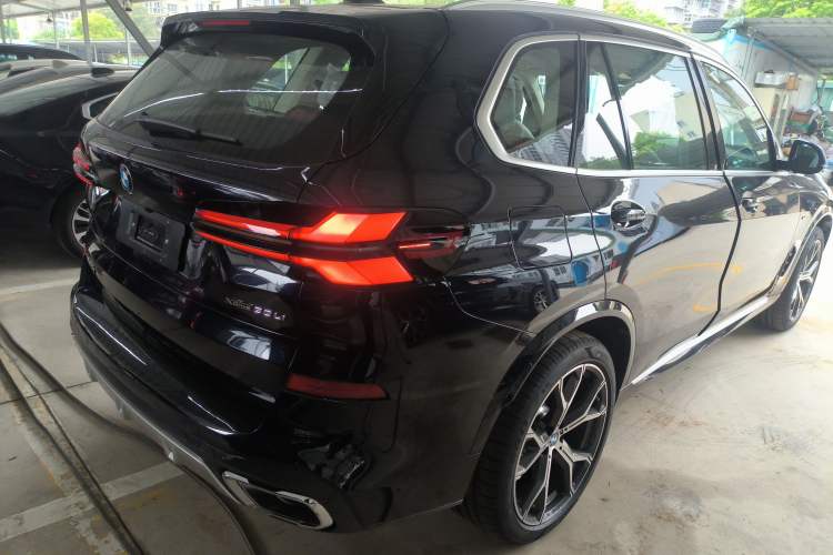 Used BMW X5 2023 xDrive 30Li Luxury M Sport Package
