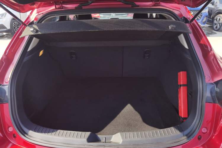 Used Mazda Mazda 3 Axela 2016 Hatchback 1.5L Automatic Luxury Model