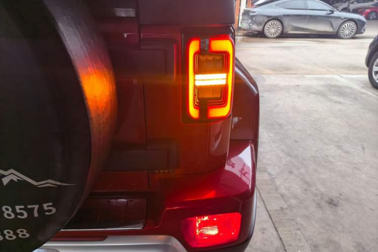 Used  BJ40 2020 2.0T Automatic Four-Wheel Drive Urban Hunter Edition Chivalrous Type