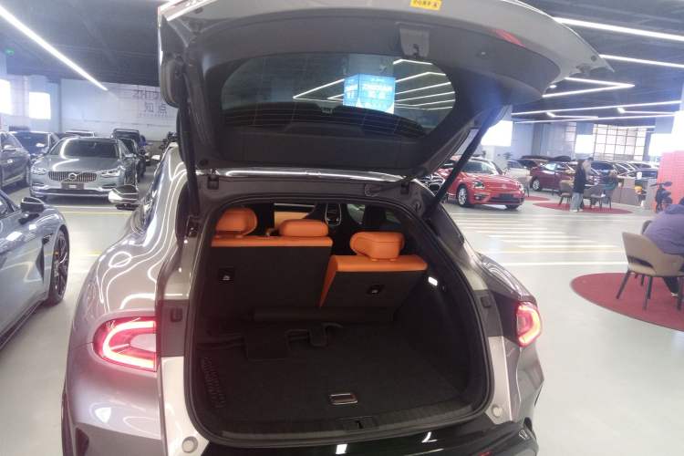 Used  YU7 2025 Ultra-Long Range High-Performance All-Wheel-Drive Max Edition