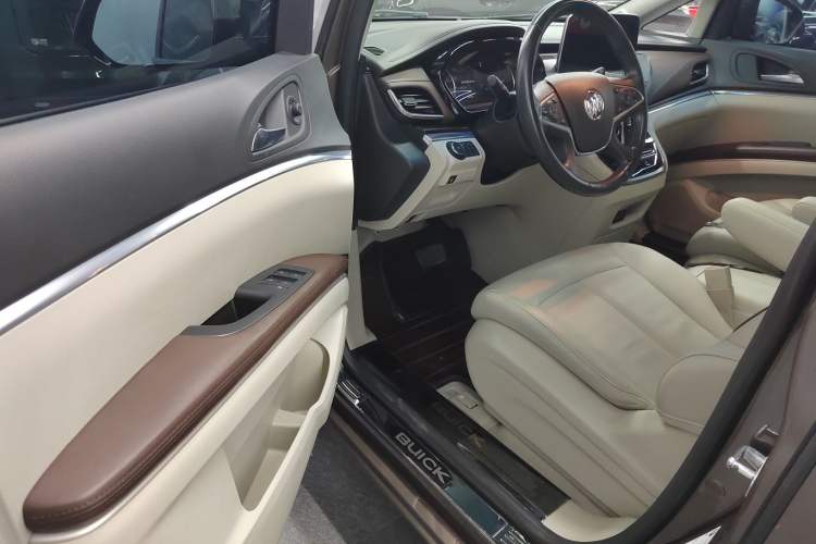 Used Buick GL8 2021 Land Cruiser Executive Class 652T Luxury Model