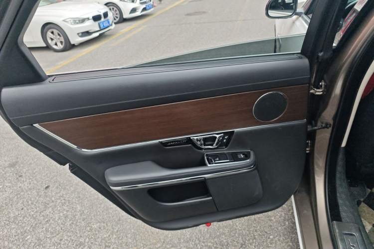 Used Jaguar XJ 2016 XJL 3.0 SC Two-Wheel-Drive Elegant Business Edition
