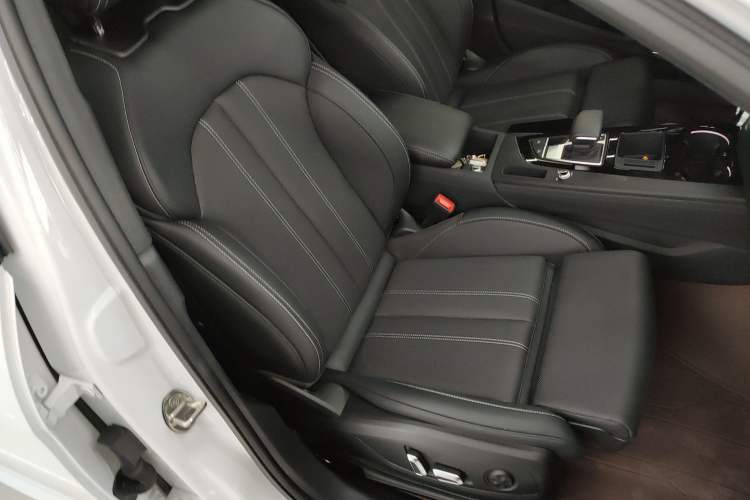 Used Audi A4L 2024 40 TFSI Luxury Dynamic Edition (Starry Night Version)
