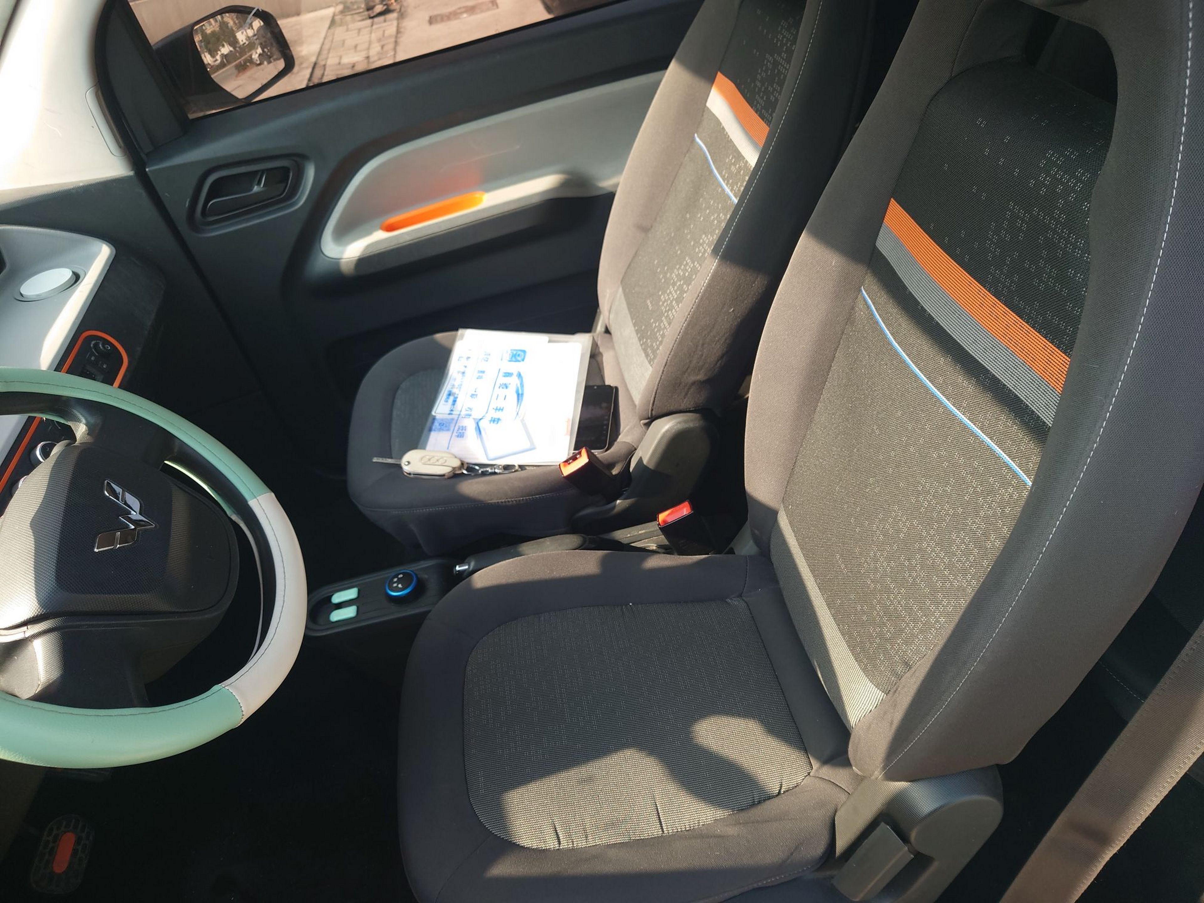 Переднее сиденье в автомобиле