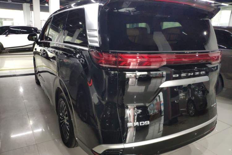 Used Denza D9 2025 DM-i Intelligent Drive 1020 Four-Wheel Drive Prestige Model
