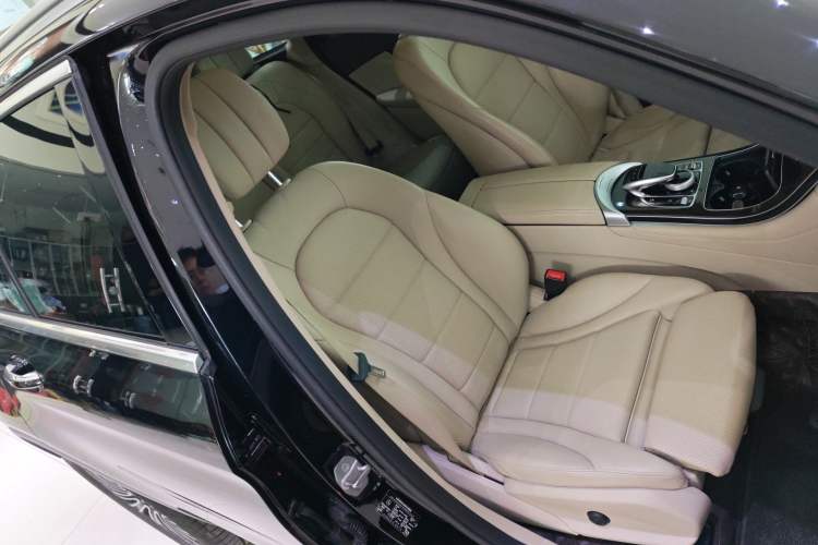 Used Mercedes-Benz GLC 2019 GLC 260 L 4MATIC Dynamic Model
