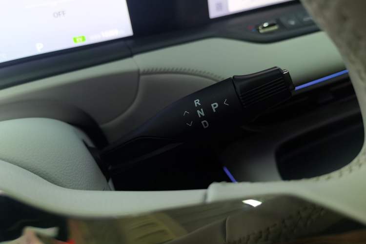 Used VOYAH FREE 2025 318 259 km All-Wheel-Drive Exploration Edition
